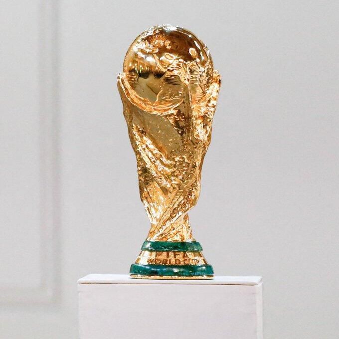 今天是球王贝利逝世一周年纪念日，FIFA官推晒照缅怀今天是巴西传奇球星贝利逝世一周年纪念日，国际足联官推也晒出球员年轻时的照片缅怀，配文写道：“我们跟这位足坛传奇说再见已经过去一年了。